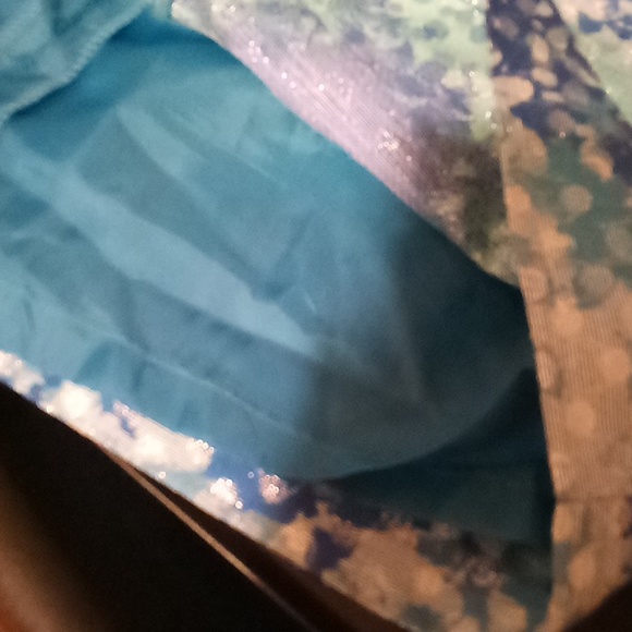 H&M blue, turquoise, and silver mini skirt size 8 - Picture 4 of 6